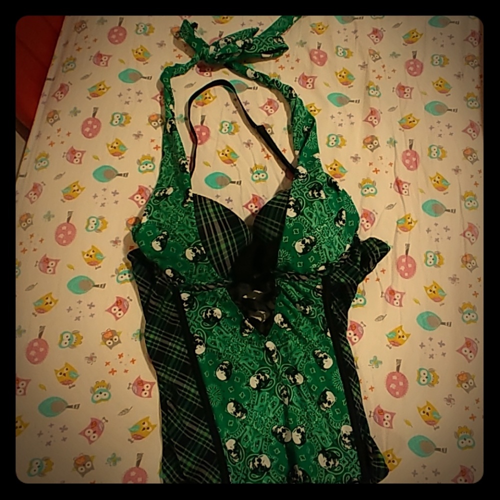 Skull like corset in green